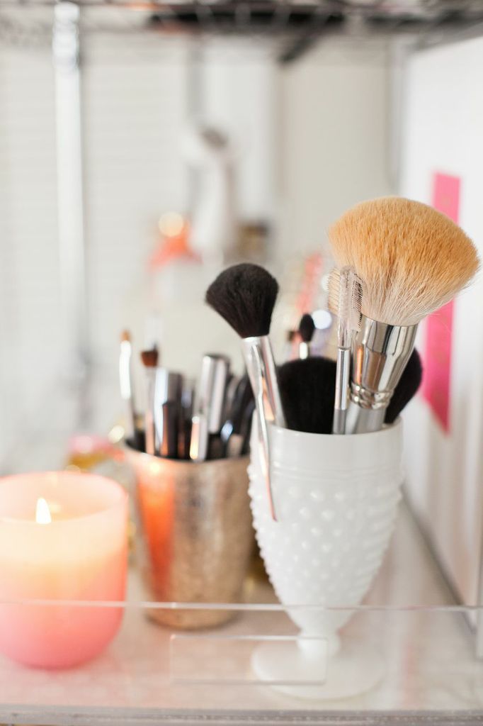 You are currently viewing How to keep my makeup vanity clean and organized